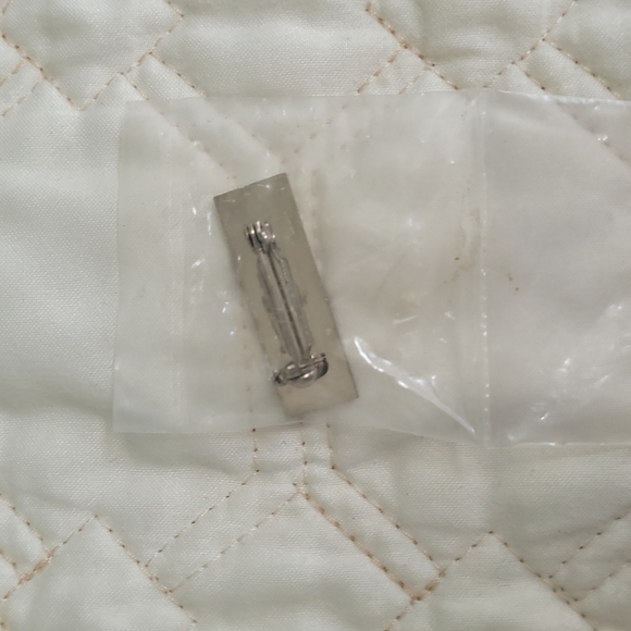 Never Opened Vintage Attitash Ski Resort Pin New Hampshire - Picture 2 of 4